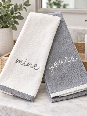 NWT Yours & Mine Fingertip Towels Set of 2 Gray White Cotton